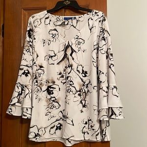 Black/white flutter 3/4 sleeve blouse